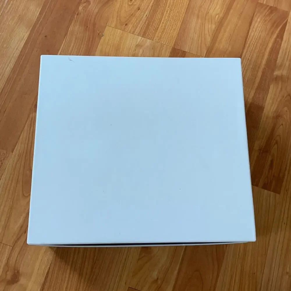 Vince White empty‎ shoe box
